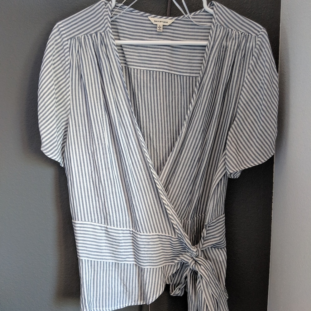 NWOT Max Studio blue & white tied blouse size L